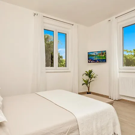 - New With Netflix & Free Parking