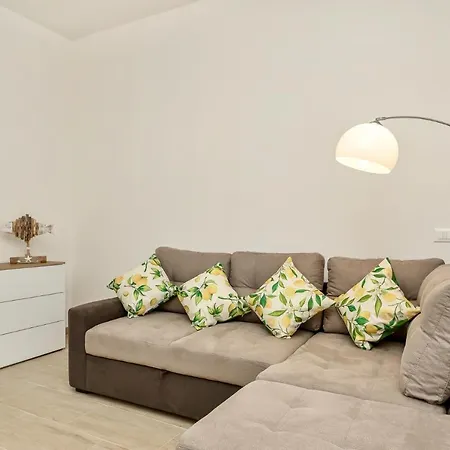 - New With Netflix & Free Parking * La Spezia