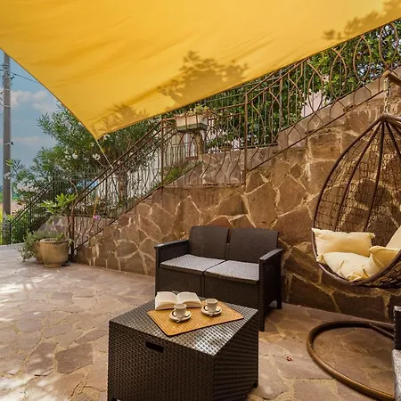 - New With Netflix & Free Parking * La Spezia