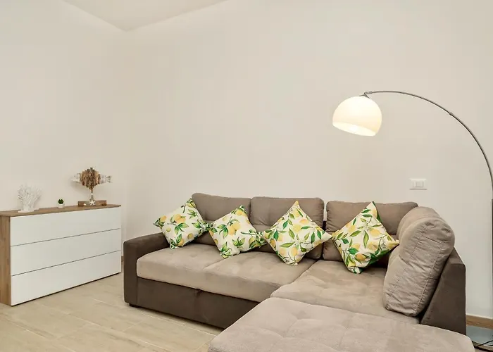 - New With Netflix & Free Parking * La Spezia