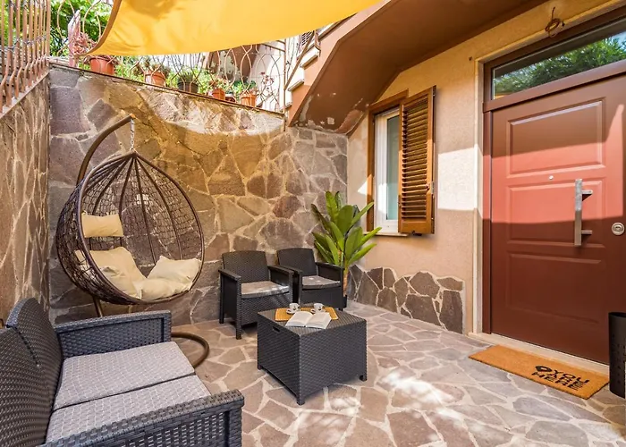 - New With Netflix & Free Parking Apartment